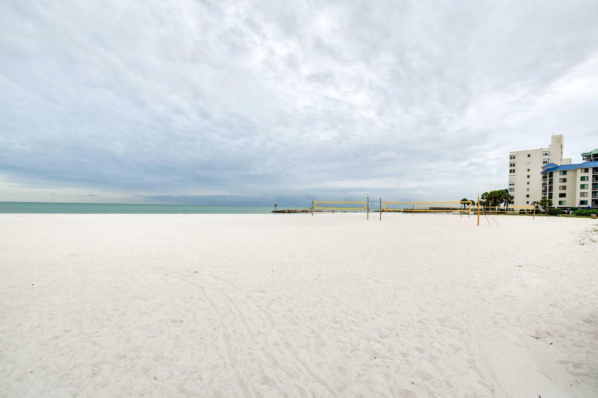 St Pete Beach Condo With Pool, 5 Min Walk To Beach! St. Pete Beach Eksteriør bilde