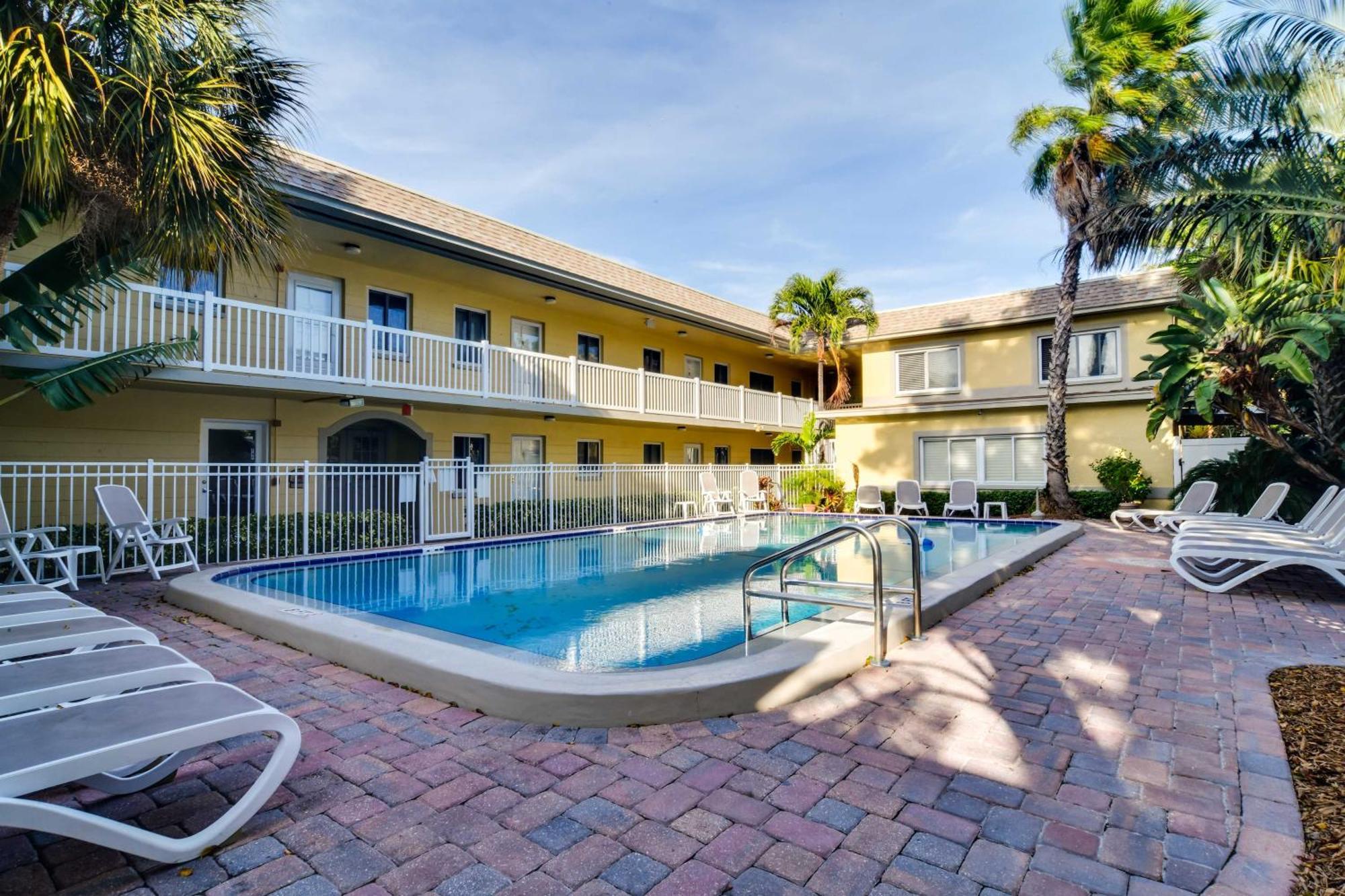 St Pete Beach Condo With Pool, 5 Min Walk To Beach! St. Pete Beach Eksteriør bilde