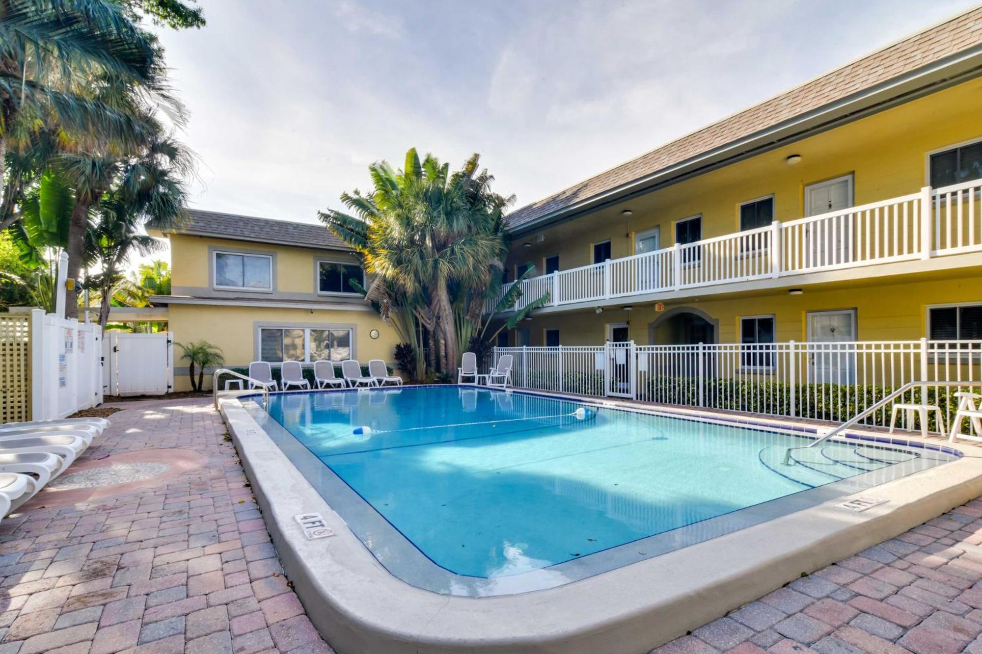 St Pete Beach Condo With Pool, 5 Min Walk To Beach! St. Pete Beach Eksteriør bilde